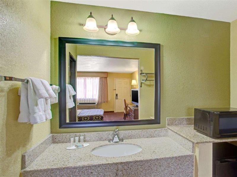 Travelodge By Wyndham Tucson Az Cortaro Экстерьер фото
